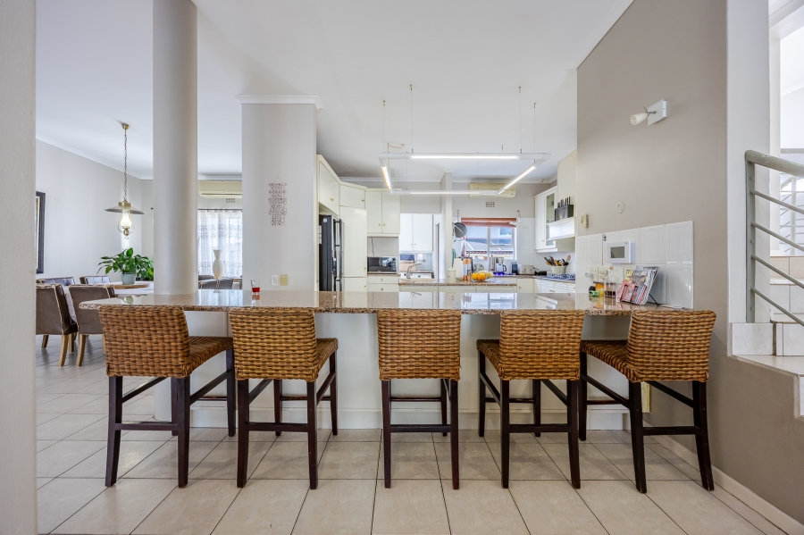 6 Bedroom Property for Sale in Vergesig Western Cape